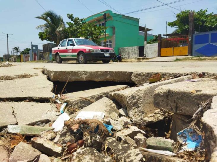 Allende está hecho pedazos: Taxistas exigen reparación de calles