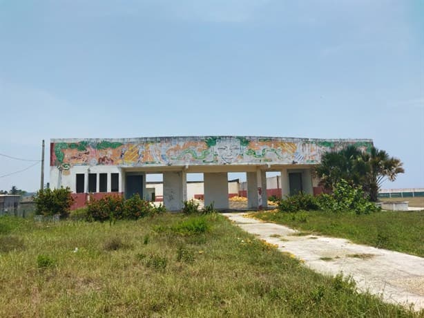 Peligran vecinos por colapso de barda en gimnasio abandonado de Allende (+Video)