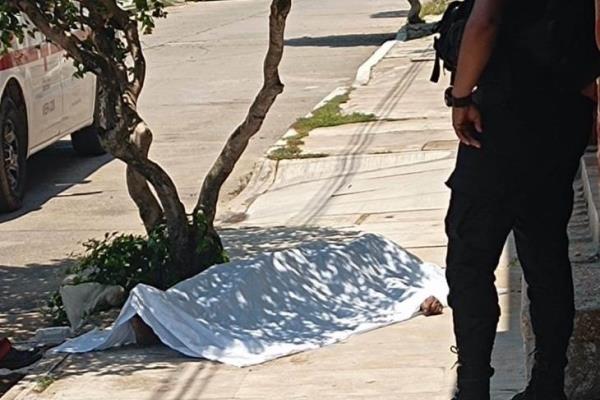 Abuelito fallece en plena vía pública en Minatitlán