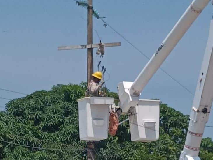 Al fin CFE atiende exigencias de vecinos de Allende y colocan nuevos transformadores