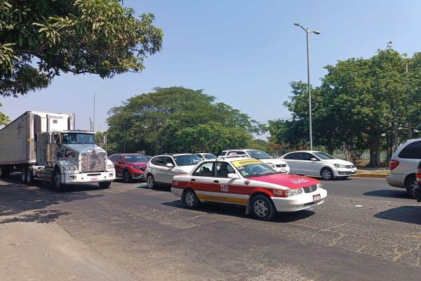 Tráfico pesado tras balacera en Veracruz; tome vías alternas