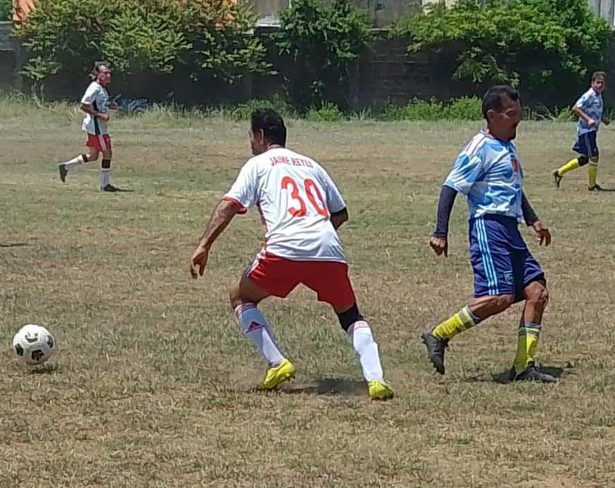 Halcones de la UV y Cangrejos salen a mano