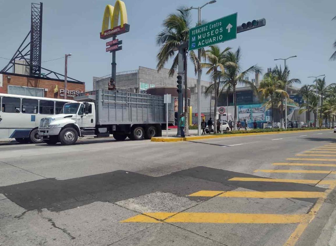 Inician instalación de segunda parte de gradas para el Carnaval de Veracruz