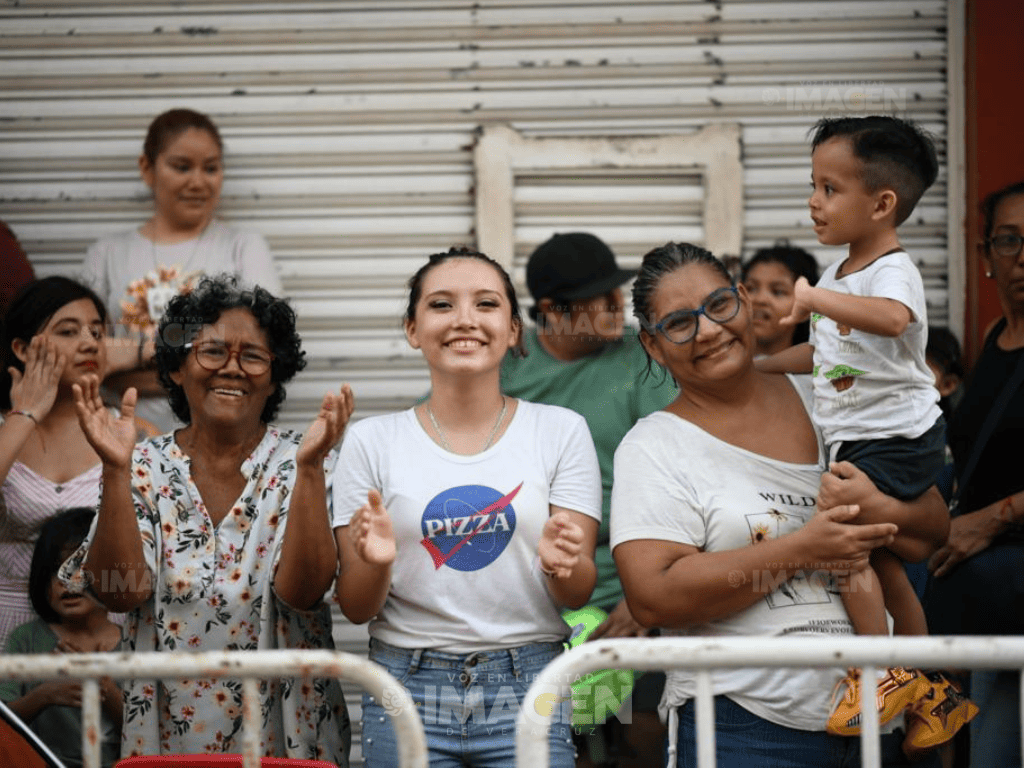 Celebran segundo gran papaqui del Carnaval en centro de Veracruz