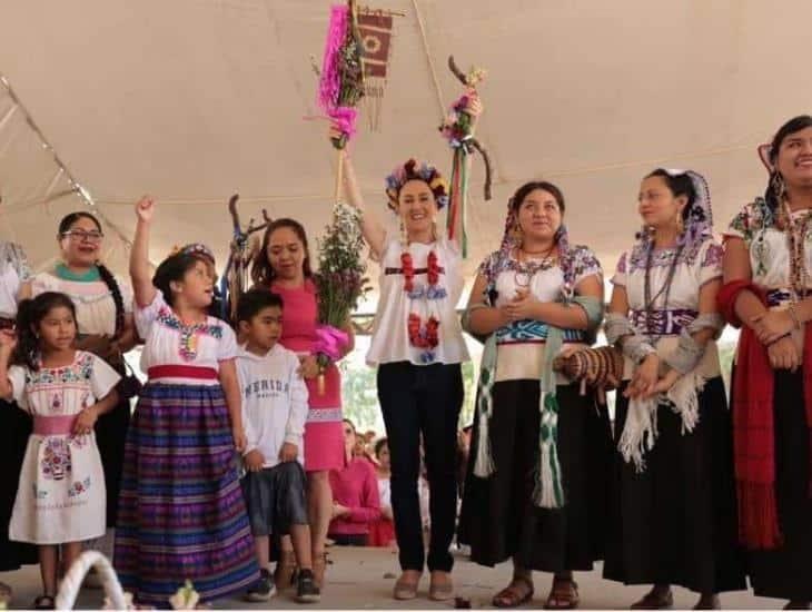 Recibe Claudia Sheinbaum bastón de mando de pueblos originarios