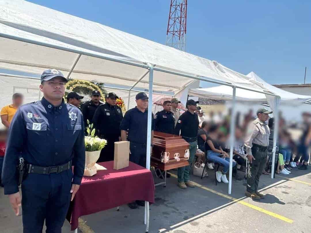 Despiden con honores a policía caído en balacera de Las Bajadas