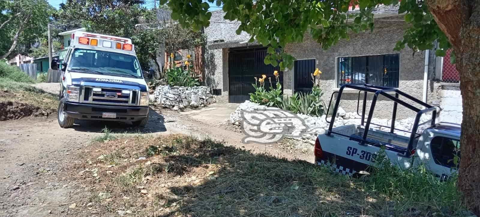 Le niegan agua y muere de sed en calles de Xalapa