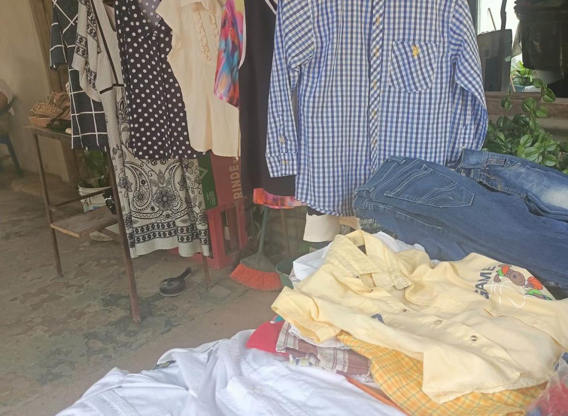 Llevan a cabo venta de bazar para reunir fondos 