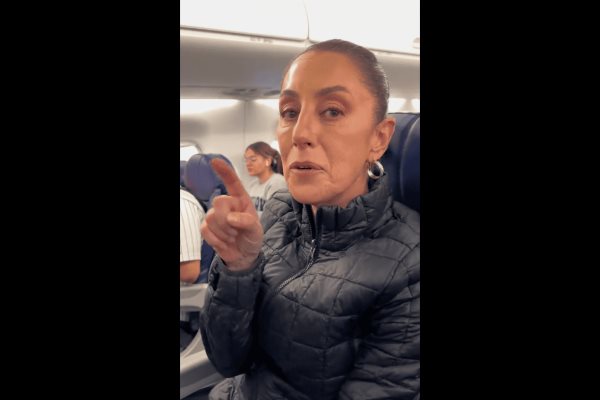 Claudia Sheinbaum hace escala en Veracruz rumbo a reunión con diputados en Oaxaca