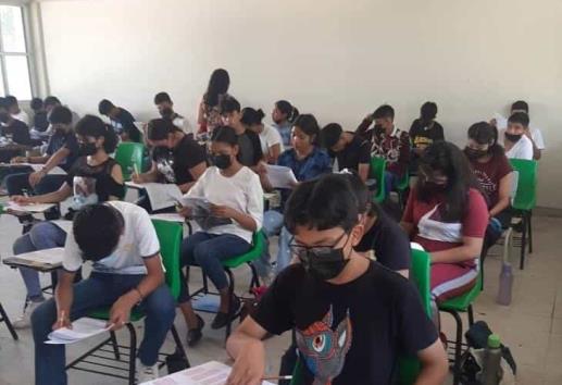 Más de 500 jóvenes realizan examen de admisión en Conalep de Coatzacoalcos