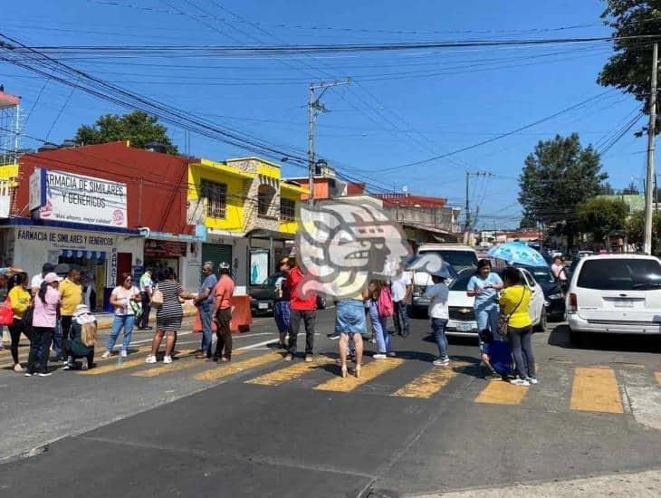 Tras 2 meses sin agua bloquean Banderilla; pipas cobran mil 500 pesos