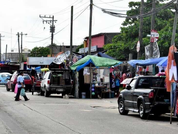 Amenazan con desalojo a ambulantes de no cumplir con nuevo reglamento