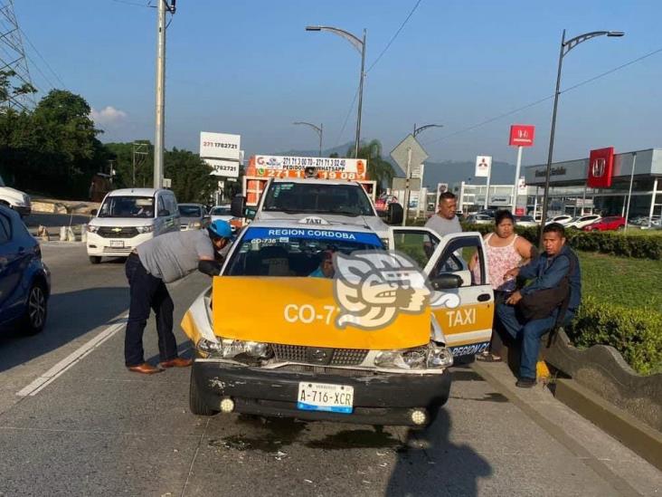 ¡Carambola! Se registra accidente múltiple en Córdoba; hay dos heridos