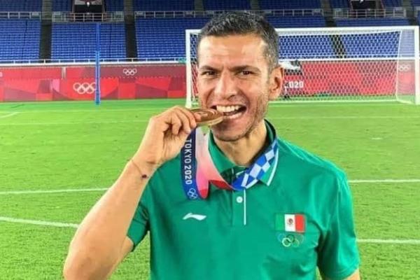 Entra Jaime Lozano al quite por Diego Cocca