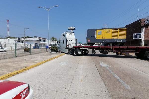 Unidades pesadas ocasionan daños a la vía pública en Coatzacoalcos