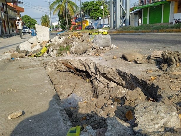 Cierran calle de acceso al Túnel Sumergido; exigen reparación en sistema de drenaje (+video)