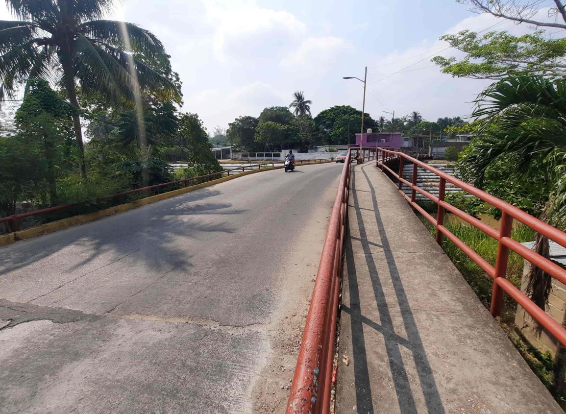 Conductores se ven preocupados por falta de rutas alternas tras reconstrucción del puente Manuel Delgado