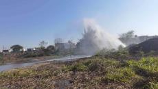 Alertan por enorme fuga de agua potable en Puente Moreno en plena sequía(+Video)