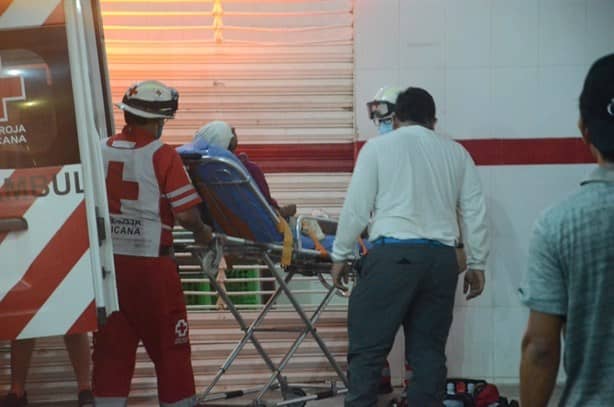 Cae hombre de segundo piso en un comercio de Veracruz