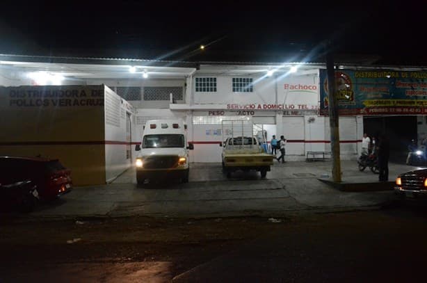 Cae hombre de segundo piso en un comercio de Veracruz