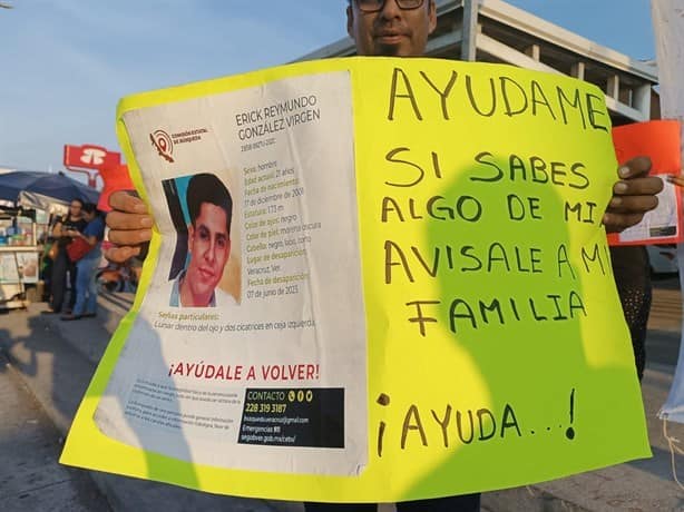 Con volanteo, continúa la búsqueda por Erick Raymundo, estudiante desaparecido en Veracruz(+Video)