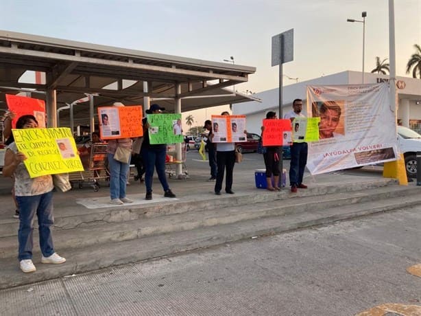 Con volanteo, continúa la búsqueda por Erick Raymundo, estudiante desaparecido en Veracruz(+Video)