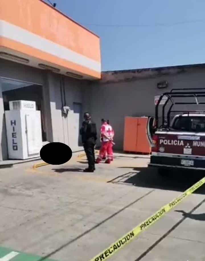 Muere hombre afuera de una tienda de conveniencia en Huatusco