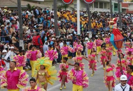 Exhortan no exponer al calor a adultos mayores en paseos del Carnaval de Veracruz