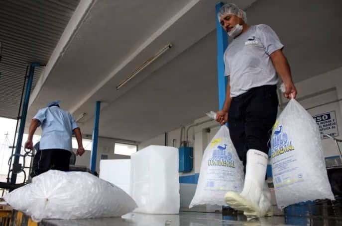 Alertan desabasto de hielo en todo el país por la ola de calor