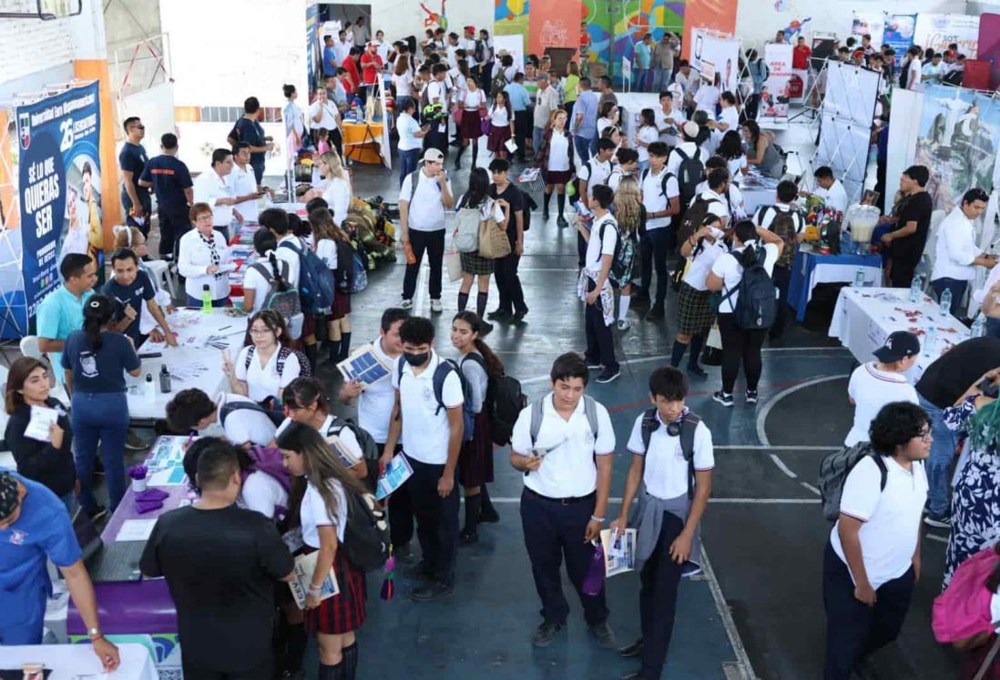 Estudiantes de Cardel participan en Primeria Feria Universitaria 2023