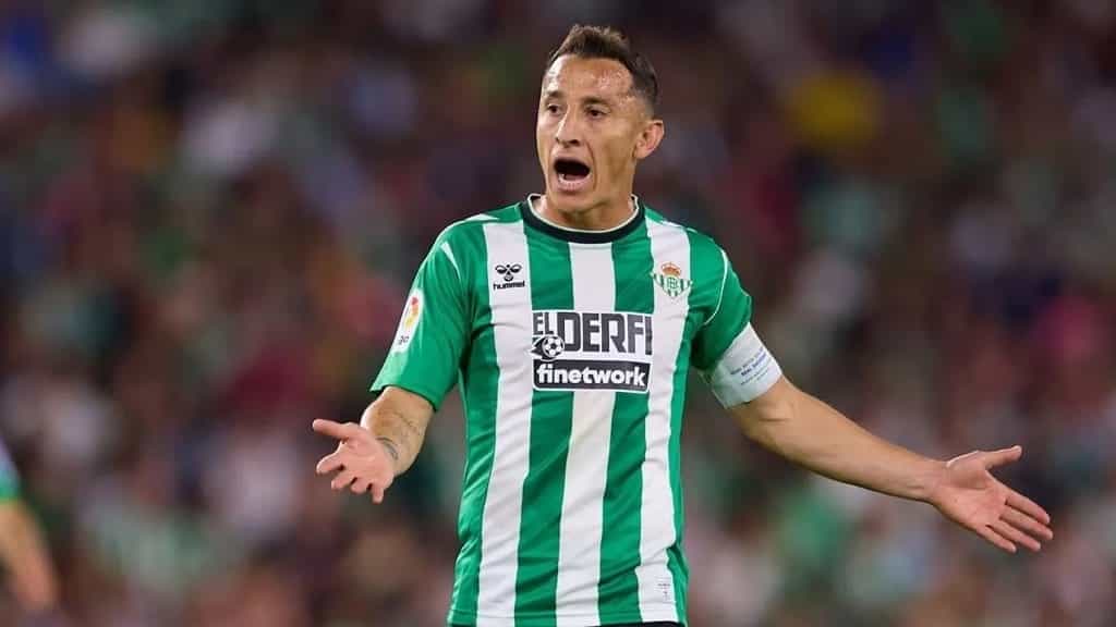 Renueva Andrés Guardado con el Real Betis