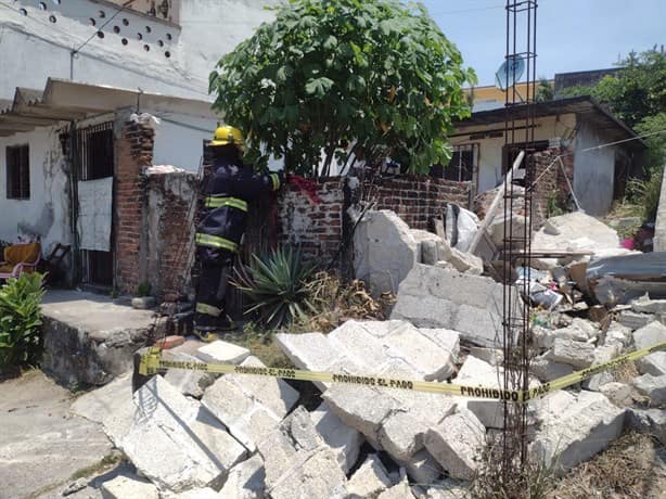 Choca camión cargado con cemento contra casa en la colonia 21 de Abril, en Veracruz (+Video)