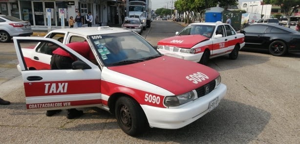 Chocan taxis en el Centro de Coatzacoalcos; hay 2 lesionados (+video)