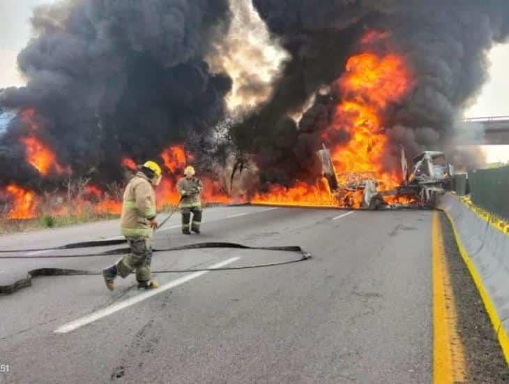 Muere uno en incendio de tractocamión en carretera del sur de Veracruz (+video)