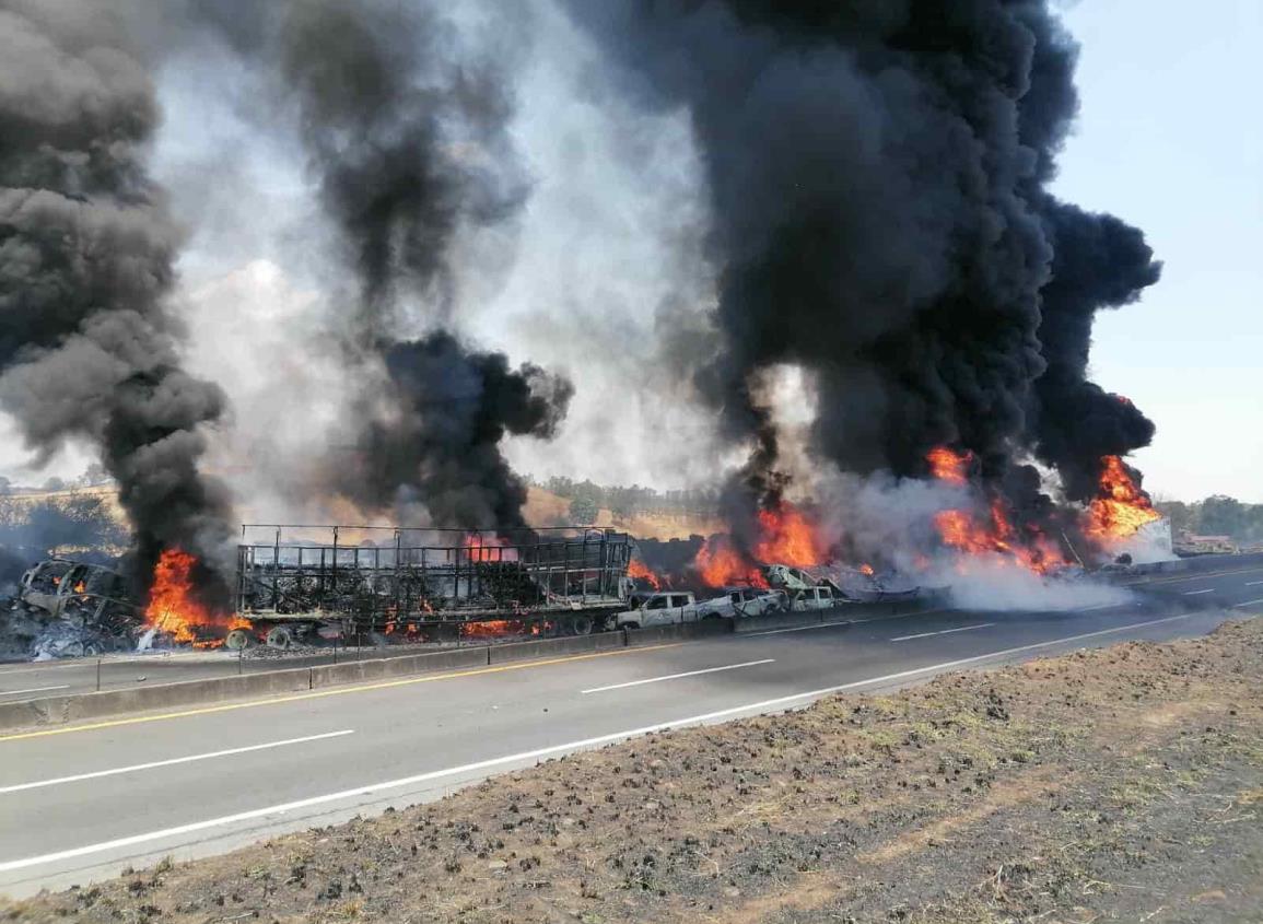 Masiva carambola en Jalisco deja al menos 5 muertos y decenas de heridos (+Video)