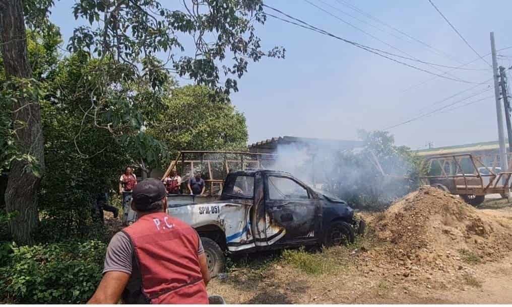 Se incendia patrulla abandonada en Ixmatlahuacan