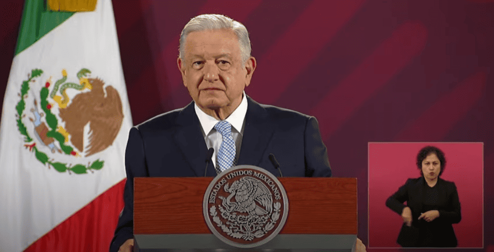 Necesario separar poder político del económico: AMLO