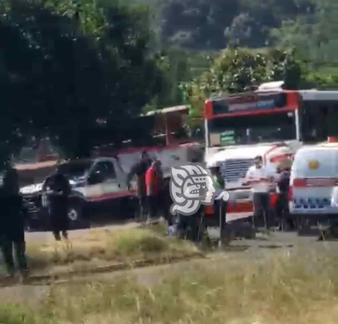 Autobús atropella a motociclista en bulevar Banderilla