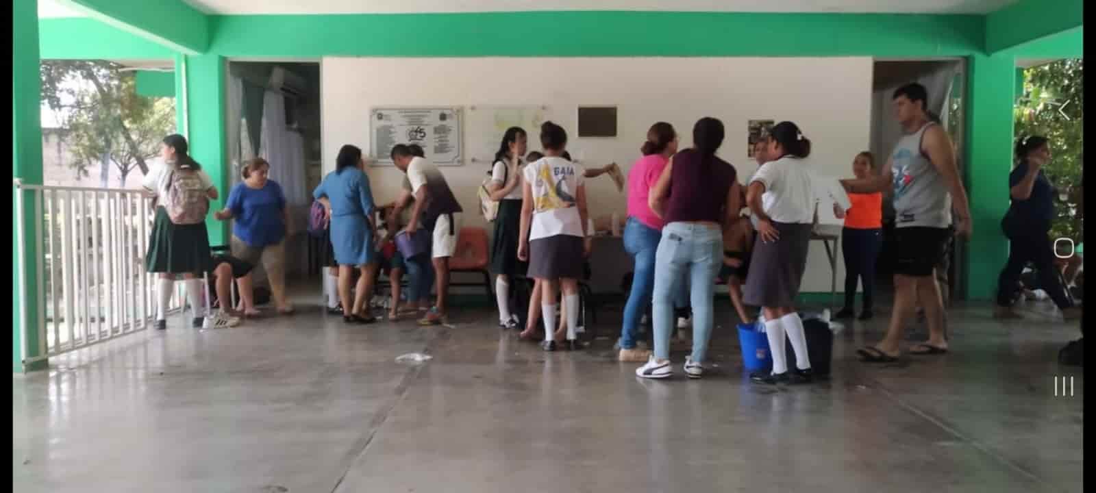 Se desmayan estudiantes de secundaria en Soledad de Doblado durante ola de calor en Veracruz