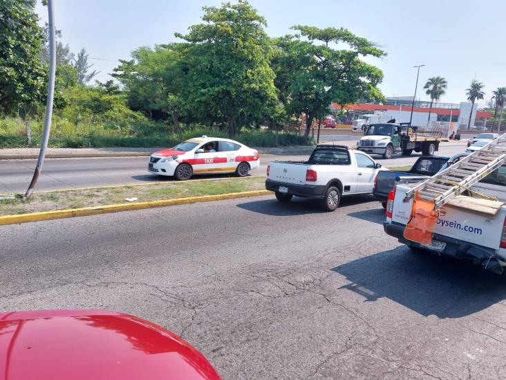 Caos vial en Boca del Río por cierre de puente en La Boticaria