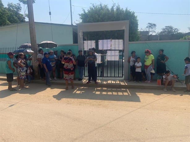 Toman primaria en Sayula de Alemán; tesorera y 200 mil pesos se encuentran desaparecidos (+Video)