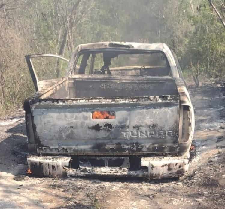 Viaja familia a reconocer cuerpo hallado en camioneta de Condado Escamilla; impera hermetismo en Acayucan