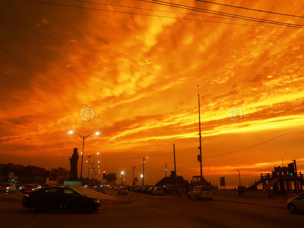 Majestuoso atardecer cautiva a Coatzacoalcos ¿Cómo se le conoce? (+Video)