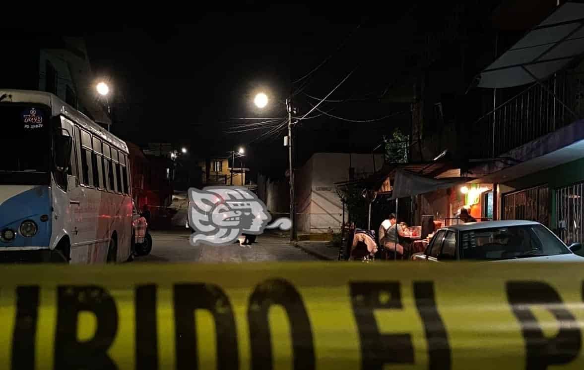 Atacan a balazos a hombre en colonia de Xalapa