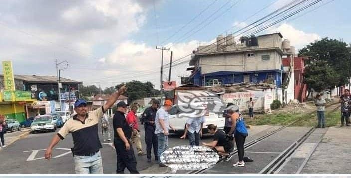 Automovilista atropella a motociclista en Banderilla