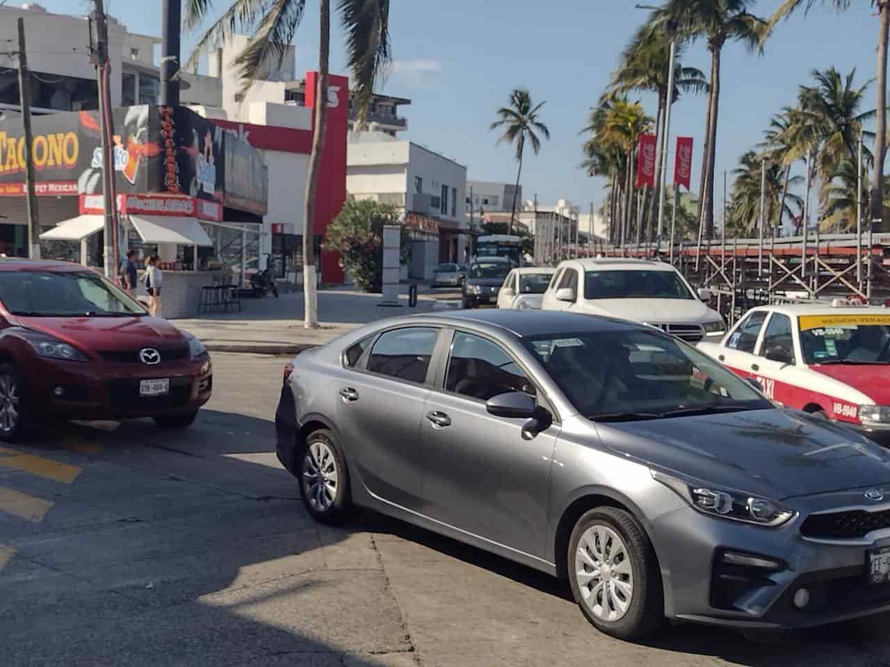 A una semana del Carnaval, ya se sufre caos vial por las gradas en Veracruz