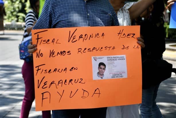 Familiares de Erick Raymundo acuden a gobierno para exigir apoyo en la localización del estudiante en Veracruz