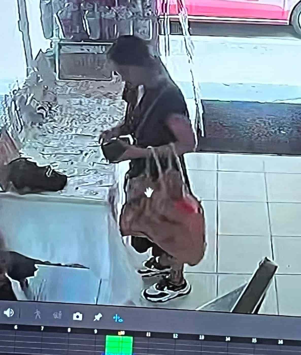 Mujer intenta robar joyería de oro de Minatitlán