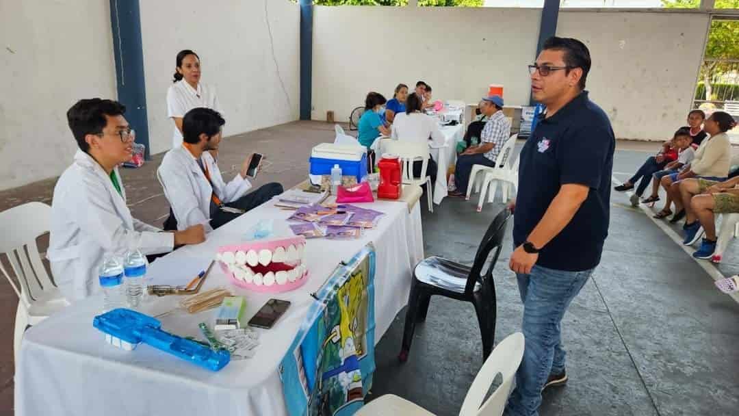 Realizan Feria de la Salud en Úrsulo Galván