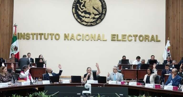 INE resuelve medidas cautelares; exigen a aspirantes a la presidencia respetar la ley